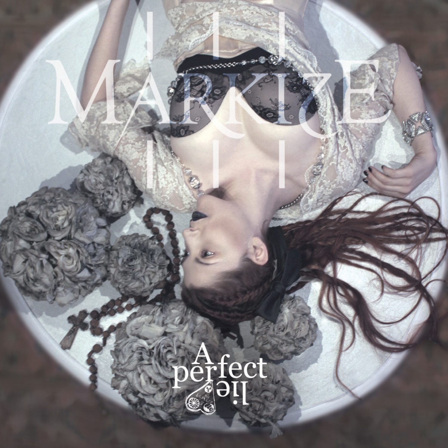 A Perfect Lie — pochette